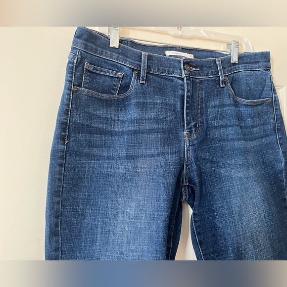 Levi’s Dark Wash Distressed Curvy Bootcut Women's Jeans Size 32/30 - Picture 6 of 16